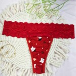 Tanga em Suede Estampado com Renda