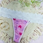Tanga em Suede Estampado com Renda