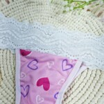 Tanga em Suede Estampado com Renda