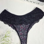 Calcinha Estampada com Renda Vazada nas Laterais