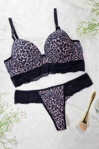 Conjunto de Bojo Estampado com Renda Vazada